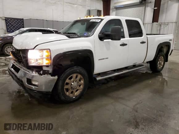 2013 Chevrolet Silverado 3500HD SRW LT z VIN 1GC4K0CG7DF138352, wystawiony jako Copart lot #84374374 z przebiegiem 224 485 mil mil oraz Szkoda całkowita • Salvage title. Historia ofert i sprzedaży dostępna na DreamBid. Obrazek 1.
