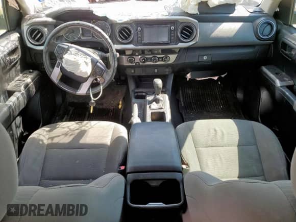 2017 Toyota Tacoma SR5 z VIN 5TFCZ5AN6HX090087, wystawiony jako Copart lot #85678565 z przebiegiem 179 577 mil mil oraz Szkoda całkowita • Salvage title. Historia ofert i sprzedaży dostępna na DreamBid. Obrazek 8.