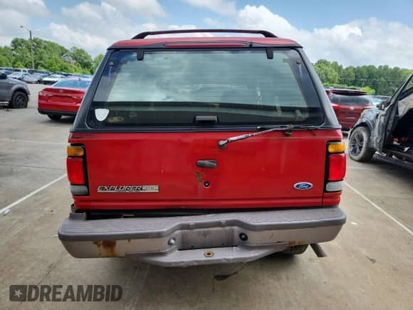 1996 Ford Explorer Eddie Bauer с VIN 1FMCU24X2TUB74195, выставлен на аукционе Copart как лот 57883935 с пробегом 209 381 миль миль и Списание • Salvage title. История ставок и продаж доступна на DreamBid. Изображение 6.