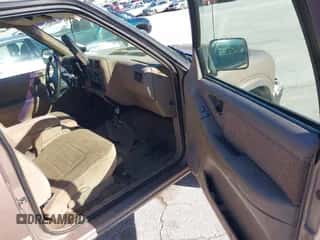 1996 Chevrolet S-10 LS with VIN 1GCCT19W7T8188474, listed as a IAAI auction lot 43304172 with 170,264 mi miles and . Bid and sale history available at DreamBid. Image 5.