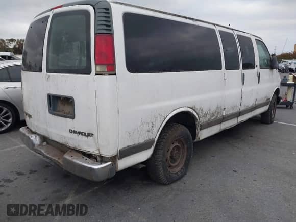 2000 Chevrolet Express with VIN 1GAHG39J4Y1265384, listed as a IAAI auction lot 42294326 with 200,891 mi miles and . Bid and sale history available at DreamBid. Image 4.