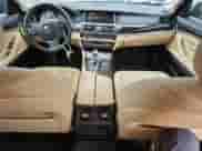 2016 BMW 5 Series 528i z VIN WBA5A5C54GG349331, wystawiony jako Copart lot #82293125 z przebiegiem 192 826 mil mil oraz Czysty tytuł • Clean title. Historia ofert i sprzedaży dostępna na DreamBid. Obrazek 8.