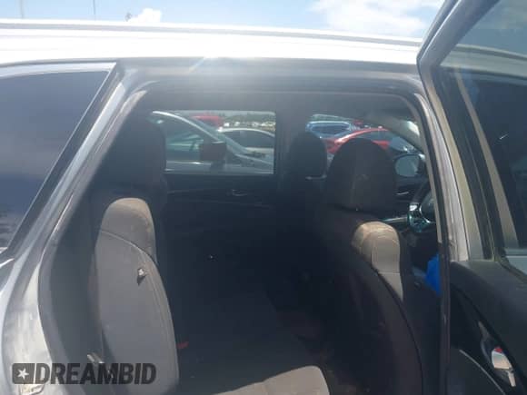 2020 Kia Sorento LX z VIN 5XYPG4A3XLG632528, wystawiony jako IAAI lot #42676755 z przebiegiem 153 220 mil mil oraz . Historia ofert i sprzedaży dostępna na DreamBid. Obrazek 8.