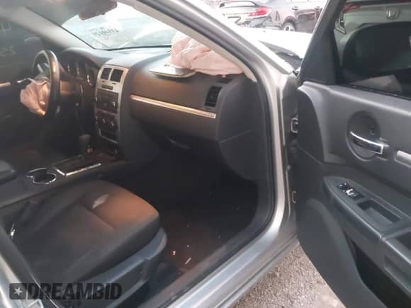 2010 Dodge Charger SXT с VIN 2B3CA3CV8AH309572, выставлен на аукционе IAAI как лот 43340121 с пробегом 255 529 миль миль и . История ставок и продаж доступна на DreamBid. Изображение 5.