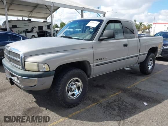 1998 Dodge 1500 с VIN 3B7HF13YXWG190743, выставлен на аукционе IAAI как лот 43446416 с пробегом 174 172 миль миль и . История ставок и продаж доступна на DreamBid. Изображение 2.