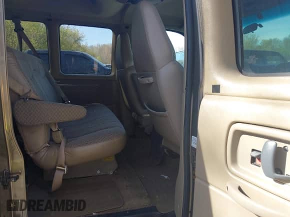 2000 Chevrolet Express with VIN 1GNFG15R5Y1210724, listed as a IAAI auction lot 42144408 with 183,363 mi miles and . Bid and sale history available at DreamBid. Image 8.