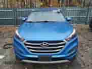 2017 Hyundai Tucson Value z VIN KM8J3CA20HU388103, wystawiony jako Copart lot #77238844 z przebiegiem 78 612 mil mil oraz Szkoda całkowita • Salvage title. Historia ofert i sprzedaży dostępna na DreamBid. Obrazek 5.