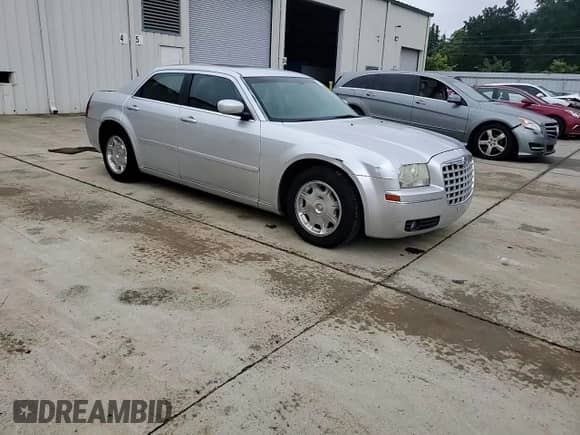 2005 Chrysler 300 Touring с VIN 2C3AA53GX5H613239, выставлен на аукционе Copart как лот 66903215 с пробегом 263 686 миль миль и Списание • Salvage title. История ставок и продаж доступна на DreamBid. Изображение 13.
