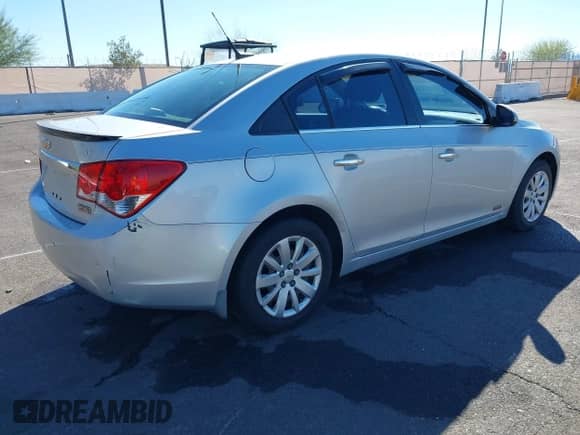 2011 Chevrolet Cruze 1LT z VIN 1G1PF5S96B7254854, wystawiony jako IAAI lot #43487462 z przebiegiem 158 158 mil mil oraz . Historia ofert i sprzedaży dostępna na DreamBid. Obrazek 4.