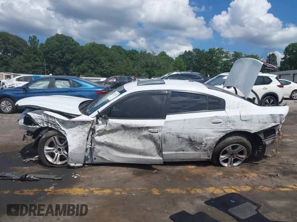 2019 Dodge Charger SXT z VIN 2C3CDXBG9KH695392, wystawiony jako IAAI lot #42768507 z przebiegiem 111 426 mil mil oraz . Historia ofert i sprzedaży dostępna na DreamBid. Obrazek 15.
