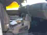 2000 Chevrolet Tahoe LS z VIN 1GNEC13T8YJ105066, wystawiony jako IAAI lot #42711998 z przebiegiem Nie podano mil oraz . Historia ofert i sprzedaży dostępna na DreamBid. Obrazek 5.