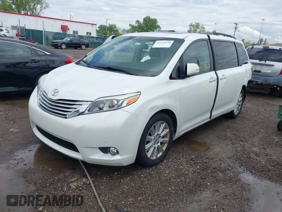 2015 Toyota Sienna XLE с VIN 5TDYK3DC3FS529256, выставлен на аукционе IAAI как лот 42172570 с пробегом 163 725 миль миль и . История ставок и продаж доступна на DreamBid. Изображение 2.