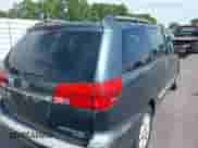 2005 Toyota Sienna XLE z VIN 5TDZA22C05S370201, wystawiony jako IAAI lot #42482161 z przebiegiem 359 646 mil mil oraz . Historia ofert i sprzedaży dostępna na DreamBid. Obrazek 4.