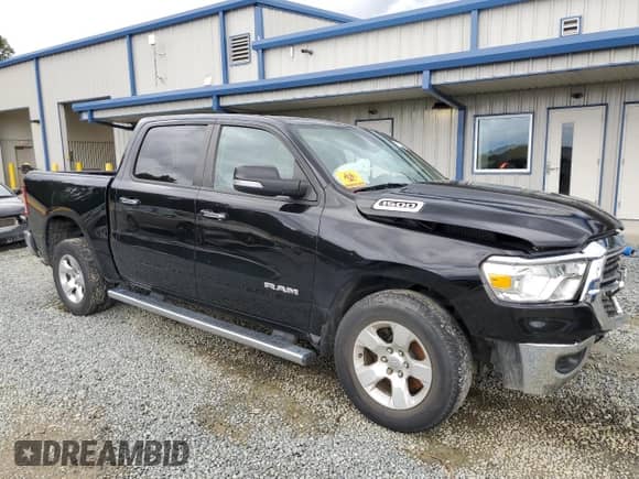 2020 Ram 1500 Big Horn z VIN 1C6RREFG7LN333518, wystawiony jako Copart lot #72204024 z przebiegiem 121 193 mil mil oraz Szkoda całkowita • Salvage title. Historia ofert i sprzedaży dostępna na DreamBid. Obrazek 4.