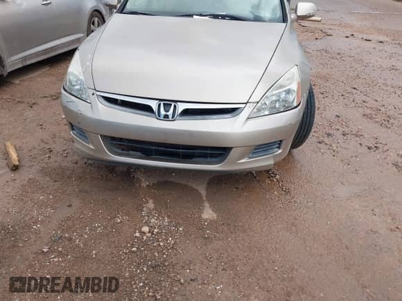 2006 Honda Accord with NAVI z VIN JHMCN36536C001068, wystawiony jako IAAI lot #40034392 z przebiegiem 323 442 mil mil oraz . Historia ofert i sprzedaży dostępna na DreamBid. Obrazek 6.
