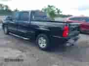 2005 Chevrolet Silverado 1500 LS z VIN 2GCEC13T151363458, wystawiony jako IAAI lot #42548638 z przebiegiem 201 979 mil mil oraz . Historia ofert i sprzedaży dostępna na DreamBid. Obrazek 3.