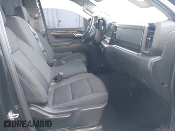 2022 Chevrolet Silverado 1500 RST z VIN 3GCUDEETXNG583752, wystawiony jako IAAI lot #41809678 z przebiegiem 68 902 mil mil oraz . Historia ofert i sprzedaży dostępna na DreamBid. Obrazek 5.