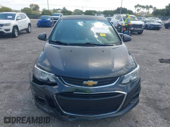 2017 Chevrolet Sonic LS z VIN 1G1JB5SH0H4134048, wystawiony jako IAAI lot #42067063 z przebiegiem 58 436 mil mil oraz . Historia ofert i sprzedaży dostępna na DreamBid. Obrazek 12.