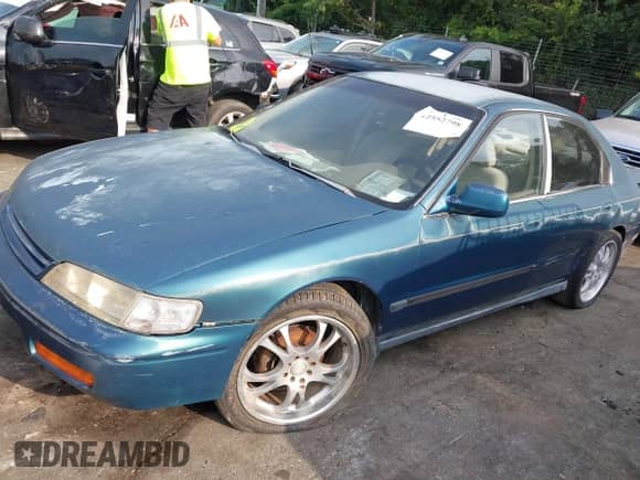 1994 Honda Accord LX z VIN 1HGCD5631RA068896, wystawiony jako IAAI lot #42552798 z przebiegiem 283 022 mil mil oraz . Historia ofert i sprzedaży dostępna na DreamBid. Obrazek 6.