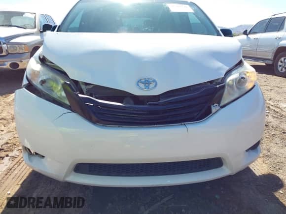 2017 Toyota Sienna L z VIN 5TDZZ3DC2HS771930, wystawiony jako IAAI lot #41763741 z przebiegiem 173 425 mil mil oraz . Historia ofert i sprzedaży dostępna na DreamBid. Obrazek 6.