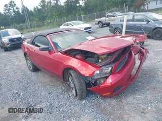 2010 Ford Mustang V6 z VIN 1ZVBP8EN1A5110063, wystawiony jako IAAI lot #42698144 z przebiegiem 215 245 mil mil oraz . Historia ofert i sprzedaży dostępna na DreamBid. Obrazek 1.