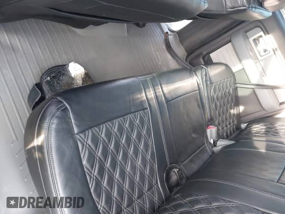 2011 Ford F-150 XL z VIN 1FTFW1CF9BFC35575, wystawiony jako IAAI lot #43070970 z przebiegiem 150 674 mil mil oraz . Historia ofert i sprzedaży dostępna na DreamBid. Obrazek 8.