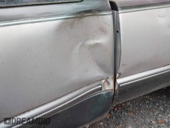 1996 Dodge 2500 with VIN 1B7KC23W6TJ110450, listed as a IAAI auction lot 43519173 with 220,885 mi miles and . Bid and sale history available at DreamBid. Image 6.