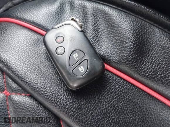 2012 Lexus IS 250 C z VIN JTHFF2C26C2523533, wystawiony jako IAAI lot #42943662 z przebiegiem Nie podano mil oraz . Historia ofert i sprzedaży dostępna na DreamBid. Obrazek 11.