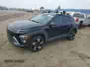 2024 Hyundai Kona SEL с VIN KM8HBCAB2RU139563, выставлен на аукционе Copart как лот 67428135 с пробегом 18 123 миль миль и Чистый • Clean title. История ставок и продаж доступна на DreamBid. Изображение 1.