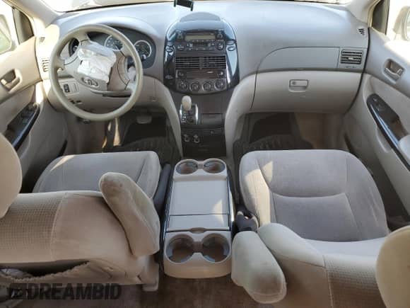 2005 Toyota Sienna CE with VIN 5TDZA23C15S311902, listed as a Copart auction lot 84026235 with Not provided miles and Salvage title. Bid and sale history available at DreamBid. Image 8.