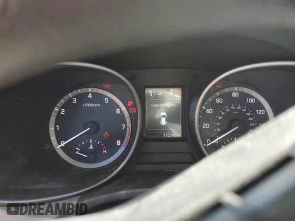 2018 Hyundai Santa Fe 2.4L z VIN 5XYZT3LB8JG533500, wystawiony jako Copart lot #61764135 z przebiegiem 170 746 mil mil oraz Szkoda całkowita • Salvage title. Historia ofert i sprzedaży dostępna na DreamBid. Obrazek 9.