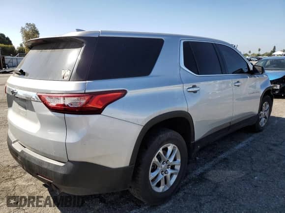 2020 Chevrolet Traverse LS with VIN 1GNERFKWXLJ293265, listed as a Copart auction lot 82191875 with 82,332 mi miles and Salvage title. Bid and sale history available at DreamBid. Image 3.