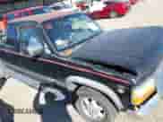 1994 Dodge Dakota z VIN 1B7GL23Y3RS666631, wystawiony jako IAAI lot #41767014 z przebiegiem 236 956 mil mil oraz . Historia ofert i sprzedaży dostępna na DreamBid. Obrazek 13.