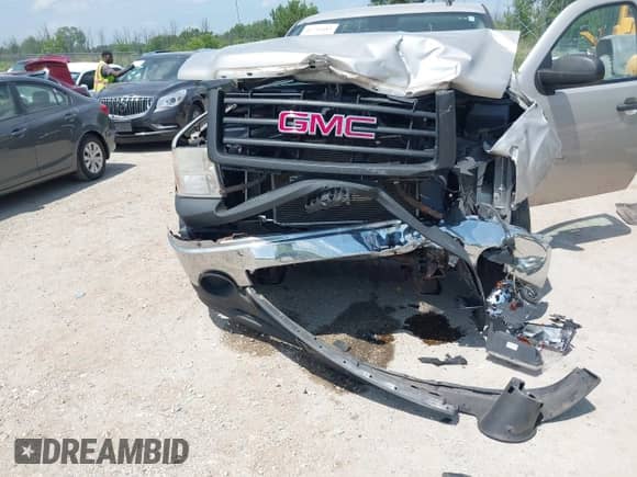 2008 GMC Sierra 1500 Work Truck z VIN 1GTEC14C78Z224266, wystawiony jako IAAI lot #42735583 z przebiegiem 129 924 mil mil oraz . Historia ofert i sprzedaży dostępna na DreamBid. Obrazek 6.