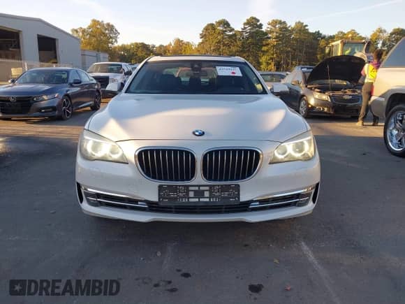 2013 BMW 7 Series 740Li xDrive с VIN WBAYF4C57DD127890, выставлен на аукционе IAAI как лот 43529137 с пробегом 79 390 миль миль и . История ставок и продаж доступна на DreamBid. Изображение 6.
