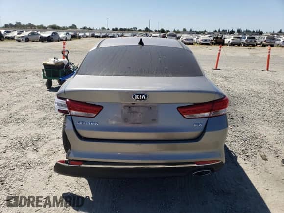 2016 Kia Optima EX z VIN 5XXGU4L35GG057660, wystawiony jako Copart lot #66503185 z przebiegiem 171 268 mil mil oraz Szkoda całkowita • Salvage title. Historia ofert i sprzedaży dostępna na DreamBid. Obrazek 6.