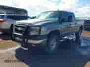 2007 Chevrolet Silverado 2500HD LS z VIN 1GCHC23U97F195897, wystawiony jako IAAI lot #43178020 z przebiegiem 221 601 mil mil oraz . Historia ofert i sprzedaży dostępna na DreamBid. Obrazek 17.