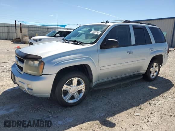 2007 Chevrolet TrailBlazer LT z VIN 1GNET13MX72241457, wystawiony jako Copart lot #50043595 z przebiegiem 177 498 mil mil oraz Szkoda całkowita • Salvage title. Historia ofert i sprzedaży dostępna na DreamBid. Obrazek 1.