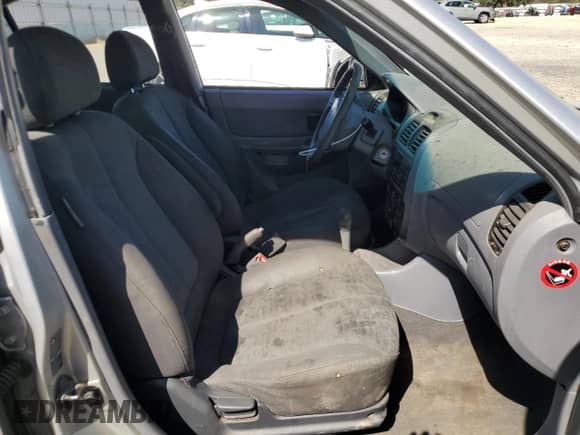 2003 Hyundai Accent GL z VIN KMHCG45CX3U474856, wystawiony jako Copart lot #67615445 z przebiegiem 205 400 mil mil oraz Szkoda całkowita • Salvage title. Historia ofert i sprzedaży dostępna na DreamBid. Obrazek 7.