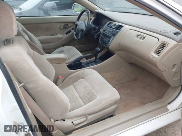 2000 Honda Accord EX with VIN 1HGCG325XYA008908, listed as a IAAI auction lot 41602272 with 232,708 mi miles and . Bid and sale history available at DreamBid. Image 5.
