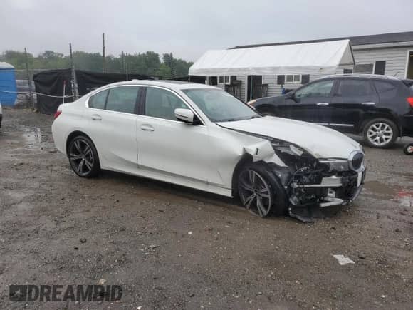 2022 BMW 3 Series 330i xDrive with VIN 3MW5R7J01N8C43605, listed as a Copart auction lot 83750295 with 19,757 mi miles and Salvage title. Bid and sale history available at DreamBid. Image 4.