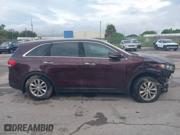 2017 Kia Sorento LX z VIN 5XYPG4A31HG270631, wystawiony jako IAAI lot #41655762 z przebiegiem Nie podano mil oraz . Historia ofert i sprzedaży dostępna na DreamBid. Obrazek 13.