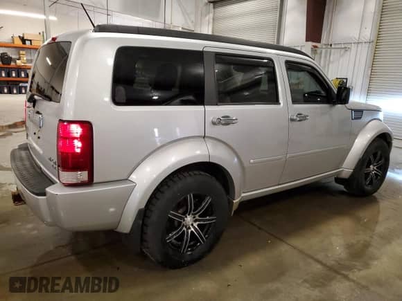 2007 Dodge Nitro R/T с VIN 1D8GU586X7W682807, выставлен на аукционе Copart как лот 58921135 с пробегом 153 492 миль миль и Списание • Salvage title. История ставок и продаж доступна на DreamBid. Изображение 3.