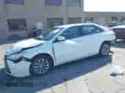 2015 Toyota Camry SE z VIN 4T1BF1FK8FU068002, wystawiony jako IAAI lot #43106714 z przebiegiem 102 717 mil mil oraz . Historia ofert i sprzedaży dostępna na DreamBid. Obrazek 2.