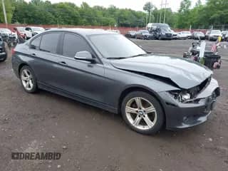 2015 BMW 3 Series 328i xDrive с VIN WBA3B5C54FF961067, выставлен на аукционе IAAI как лот 42535214 с пробегом 82 610 миль миль и . История ставок и продаж доступна на DreamBid. Изображение 1.