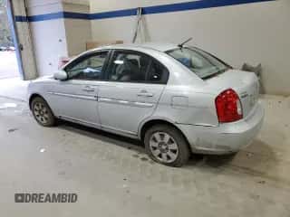 2009 Hyundai Accent Auto GLS z VIN KMHCN46C09U285310, wystawiony jako Copart lot #90399715 z przebiegiem 209 384 mil mil oraz Czysty tytuł • Clean title. Historia ofert i sprzedaży dostępna na DreamBid. Obrazek 2.