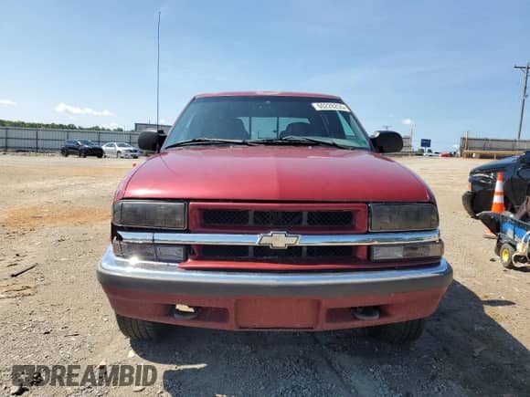 2001 Chevrolet S-10 LS with VIN 1GCDT13W61K170156, listed as a Copart auction lot 60228255 with 294,955 mi miles and Clean title. Bid and sale history available at DreamBid. Image 5.