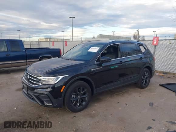 2024 Volkswagen Tiguan SE с VIN 3VVMB7AX6RM176241, выставлен на аукционе IAAI как лот 41835966 с пробегом 2 269 миль миль и . История ставок и продаж доступна на DreamBid. Изображение 2.