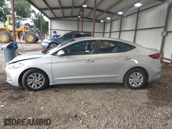 2018 Hyundai Elantra SE с VIN 5NPD74LF3JH275550, выставлен на аукционе IAAI как лот 42718218 с пробегом 99 578 миль миль и . История ставок и продаж доступна на DreamBid. Изображение 14.