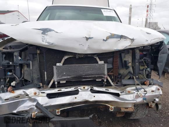 2006 Chevrolet Silverado 2500HD Work Truck z VIN 1GCHC24U66E161015, wystawiony jako IAAI lot #41235879 z przebiegiem 60 814 mil mil oraz . Historia ofert i sprzedaży dostępna na DreamBid. Obrazek 6.